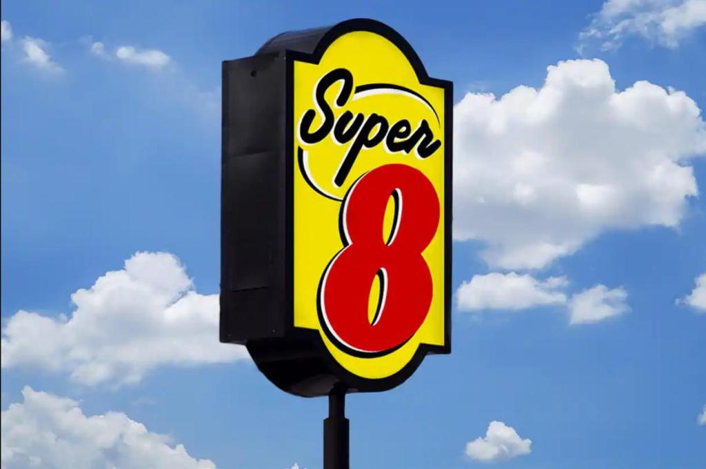 Super 8 by Wyndham Fort Worth Entertainment District